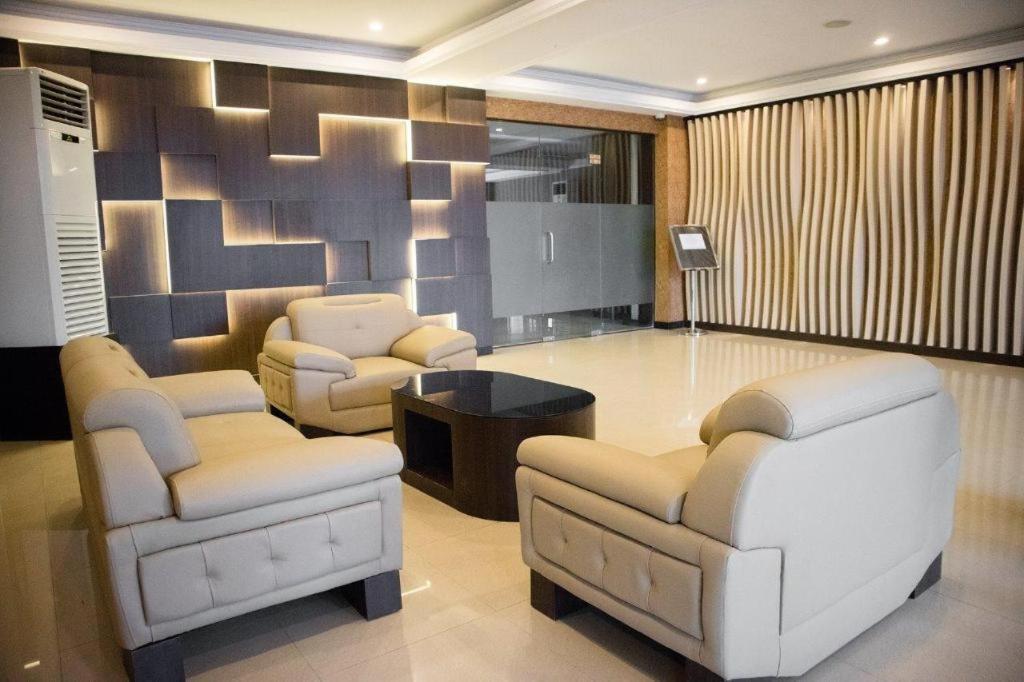 Karlita Hotel Tegal Kültér fotó