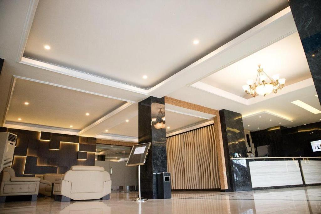 Karlita Hotel Tegal Kültér fotó