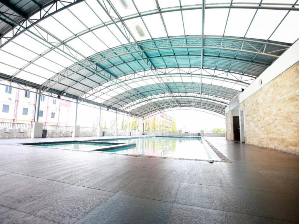 Karlita Hotel Tegal Kültér fotó