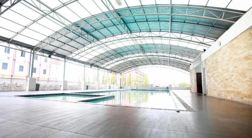 Karlita Hotel Tegal Kültér fotó