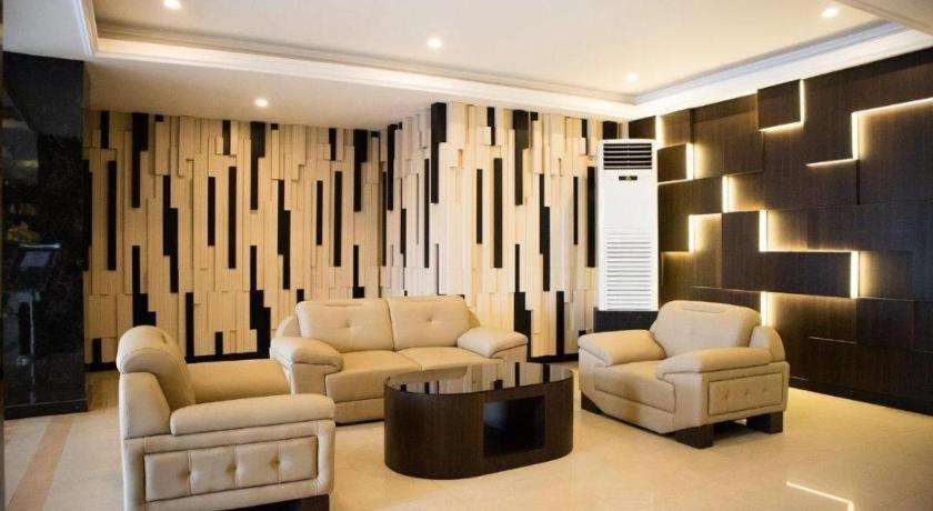 Karlita Hotel Tegal Kültér fotó
