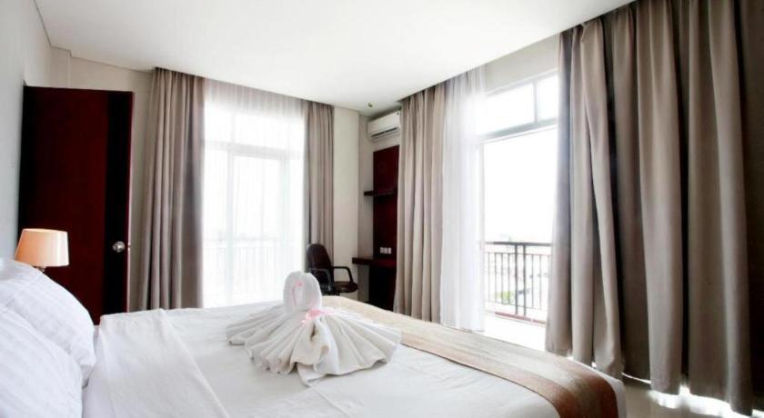 Karlita Hotel Tegal Kültér fotó