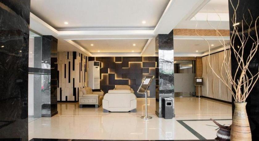 Karlita Hotel Tegal Kültér fotó