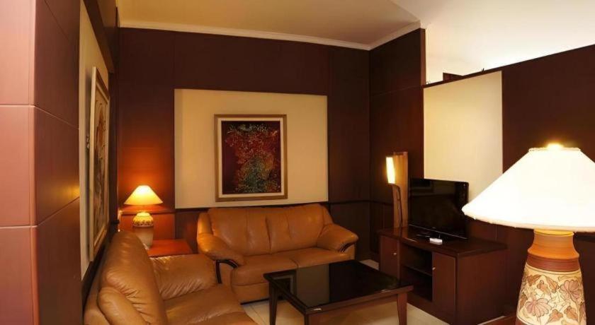 Karlita Hotel Tegal Kültér fotó