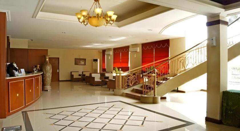 Karlita Hotel Tegal Kültér fotó
