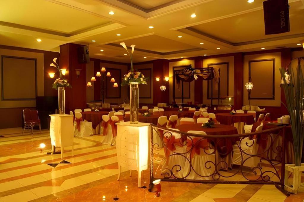 Karlita Hotel Tegal Kültér fotó