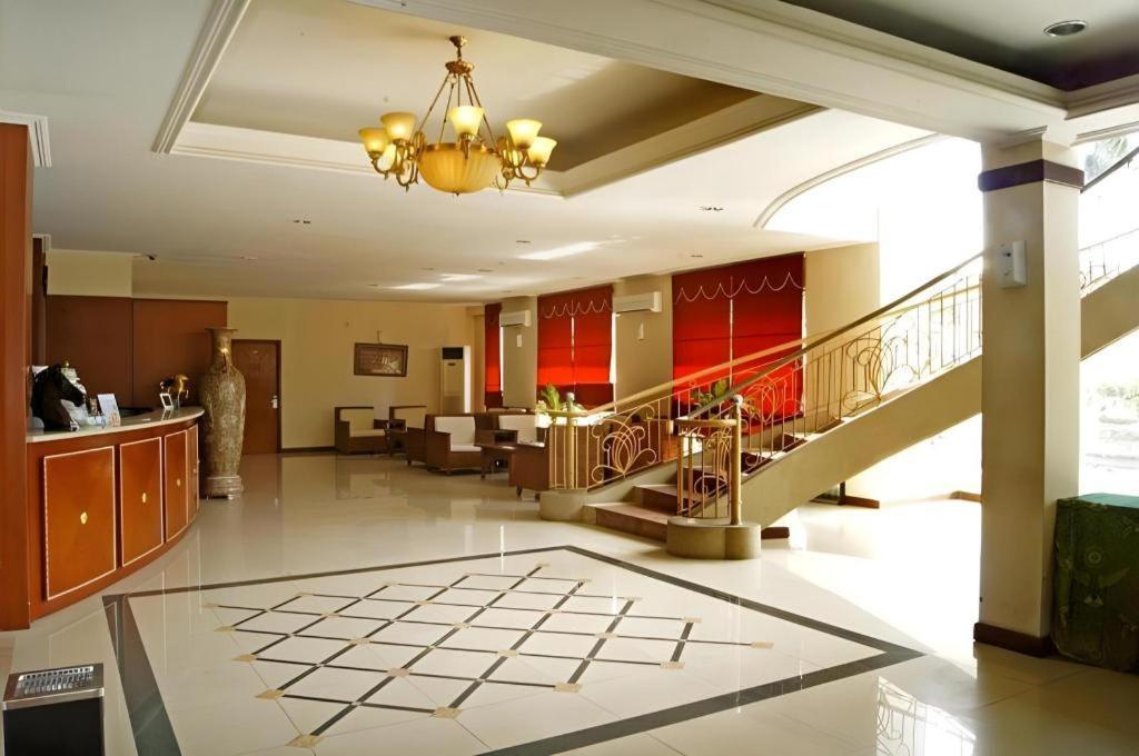 Karlita Hotel Tegal Kültér fotó