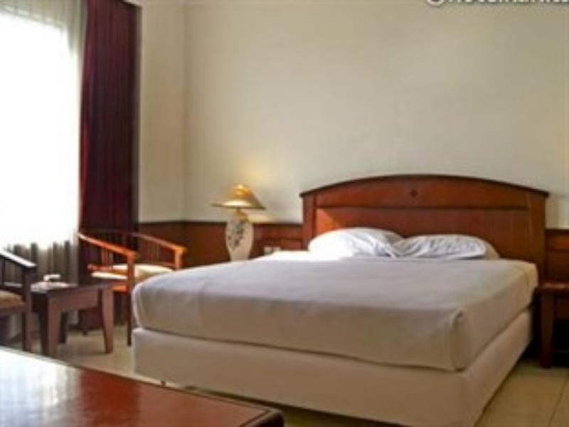 Karlita Hotel Tegal Kültér fotó