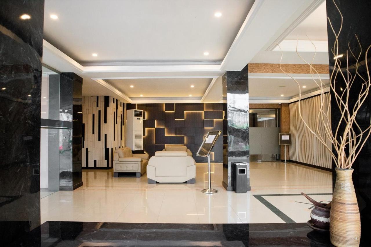Karlita Hotel Tegal Kültér fotó