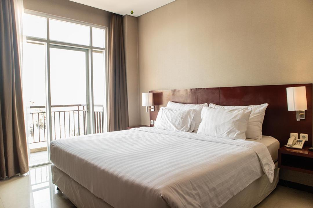 Karlita Hotel Tegal Kültér fotó