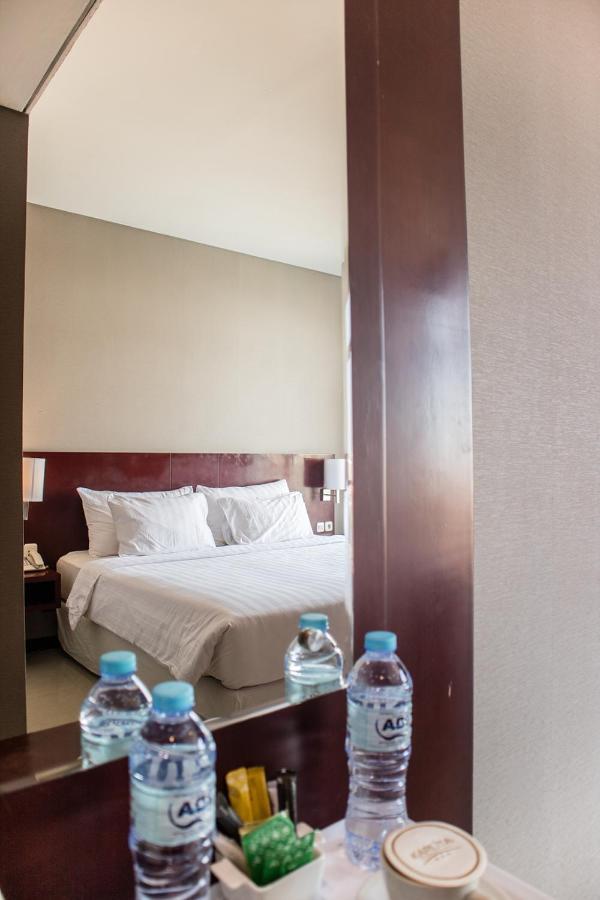 Karlita Hotel Tegal Kültér fotó